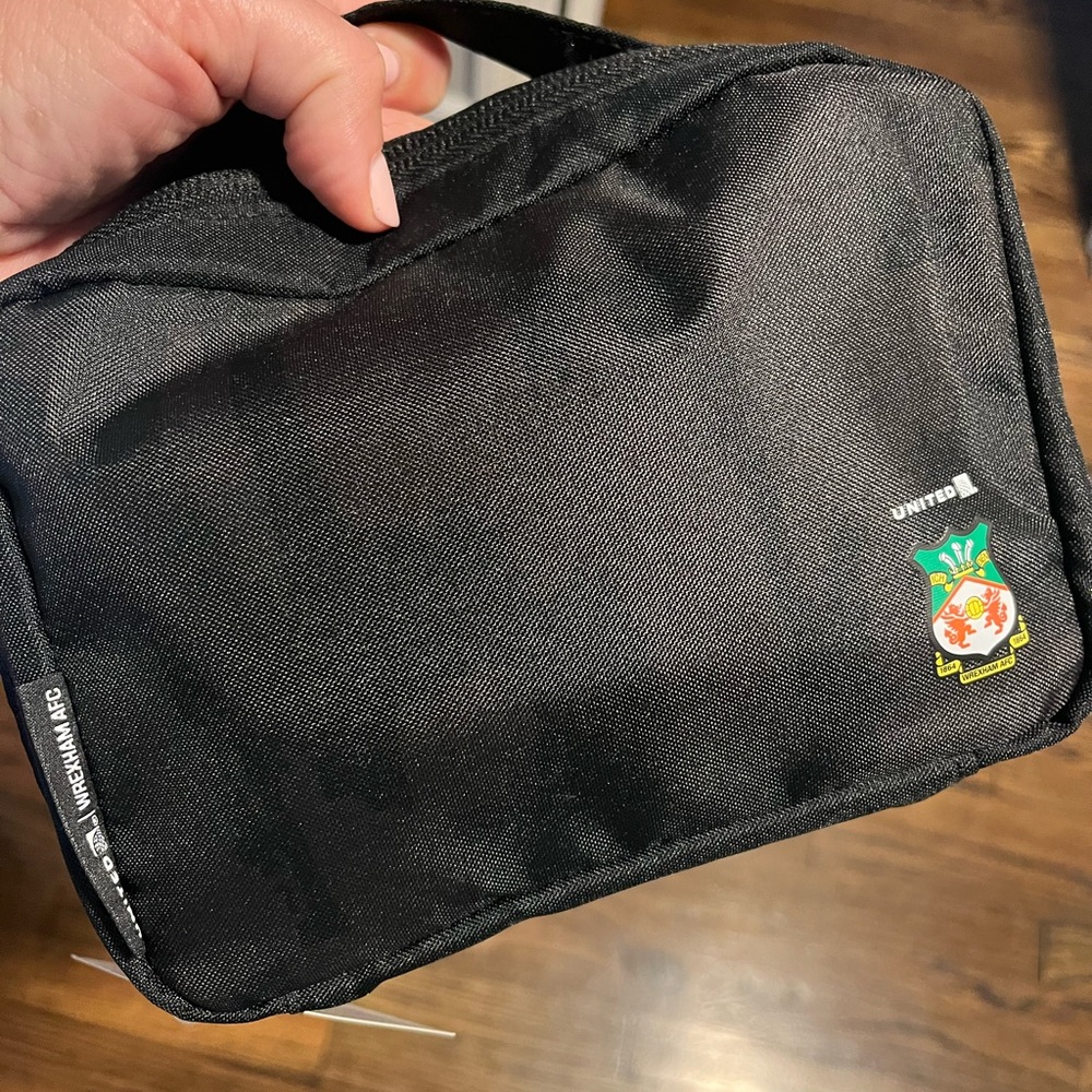 WREXMAN FC x United toiletry bag